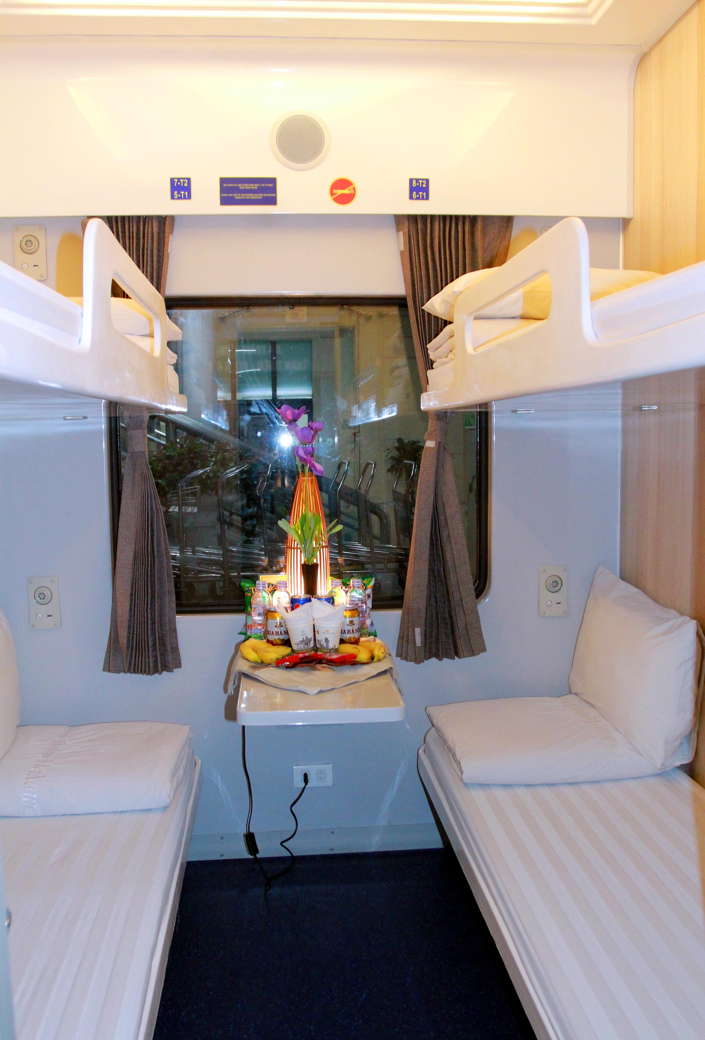 Hà Nội – Huế  (19h25 – 08h55)  (Deluxe 4 Berths Cabin, One Way)